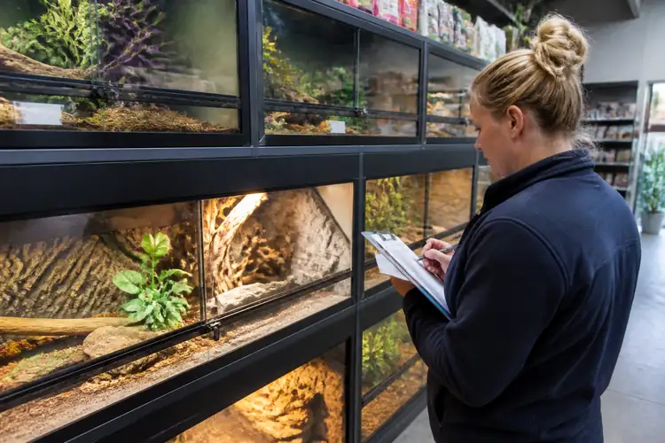 Huisvesting en verzorging dierenwinkel